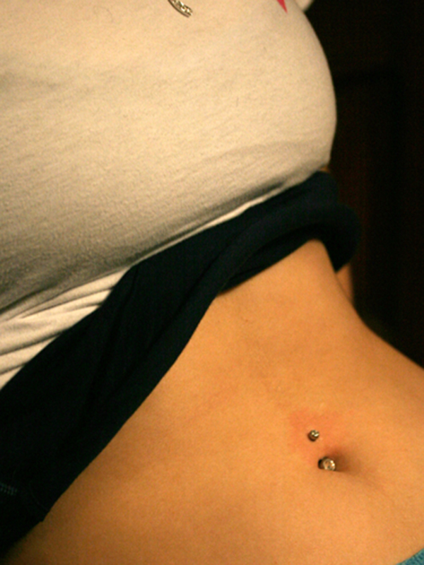 a 1505290078 navelpiercing