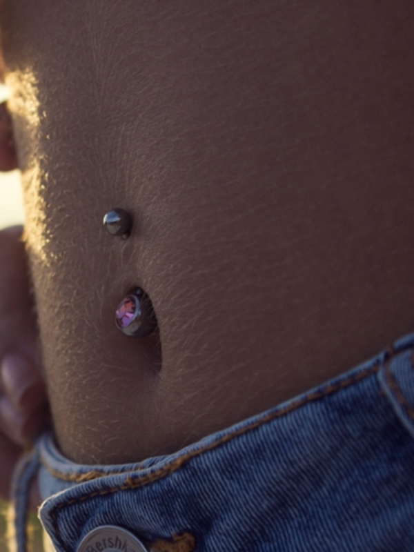 a 1505312370 navelpiercing
